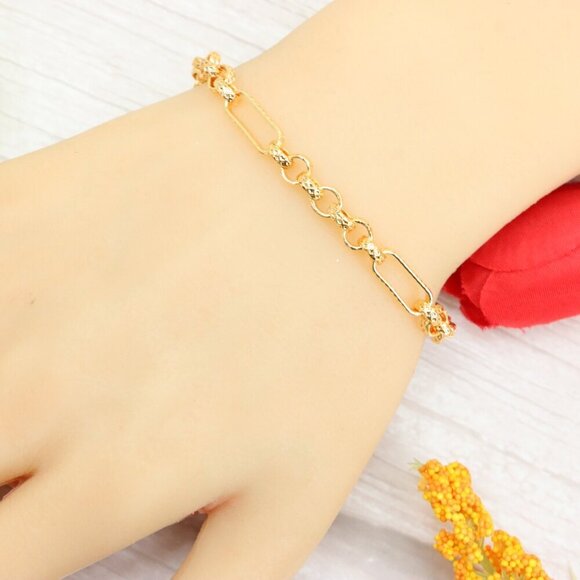 "Trendy Handmade Bracelet – A Thoughtful Gift for Girls & Women | UNVRC1524 - Picture 2 of 10